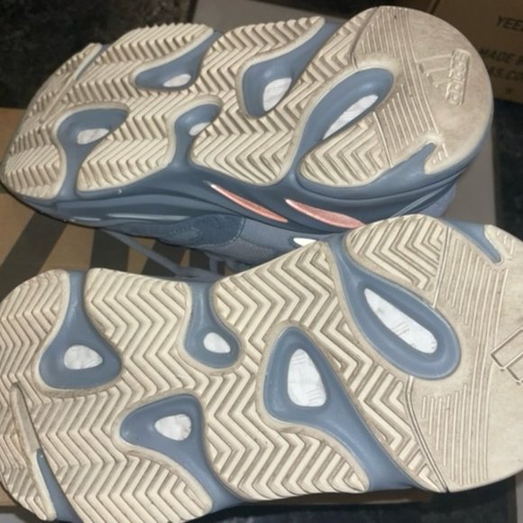 Yeezy V1 700 Inertia - Picture 5 of 11